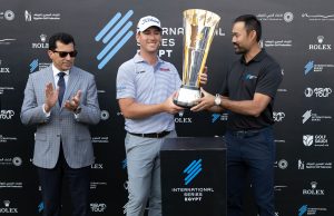 Andy Ogletree receives the International Series Egypt trophy from Cho Minn Thant of the Asian Tour and Ashraf Sobhy Egyptian Minister of Youth and Sports 1