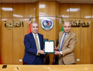 بالصور..رئيس البنك الزراعي المصري ومحافظ المنيا يوقعان بروتوكول تعاون لتمويل المنتفعين بأراضي أملاك الدولة 1 IMG 20250712 WA0149