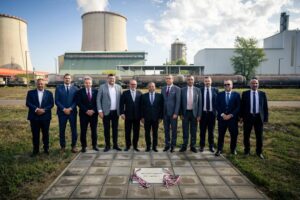 d9676a8a 20a1 41ce 8928 e12498d573c8