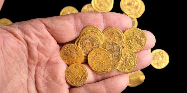 gold pound 750x375 1 1
